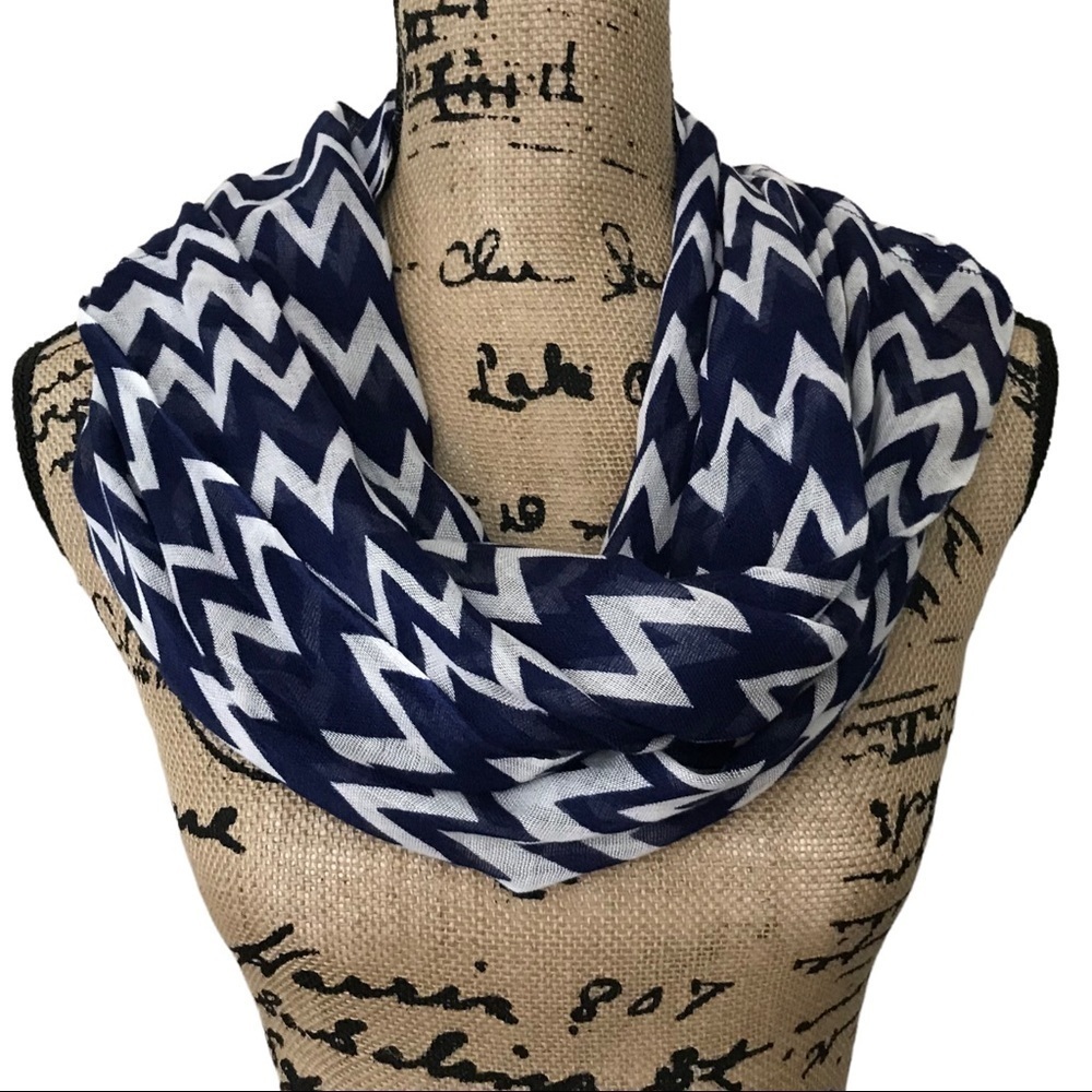 𝅺charming Charlies Chevron Infinity Scarf